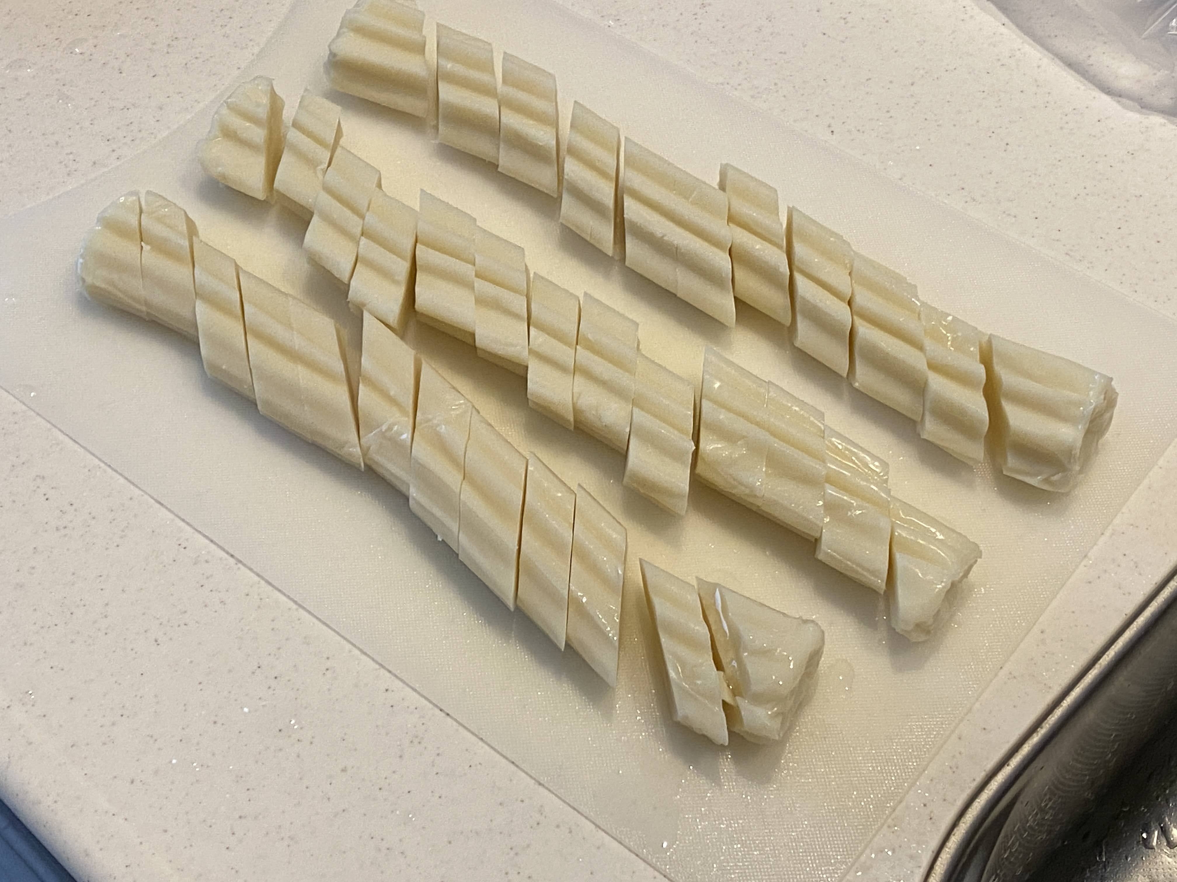 食べやすい大きさに斜め切りにしたちくわぶ